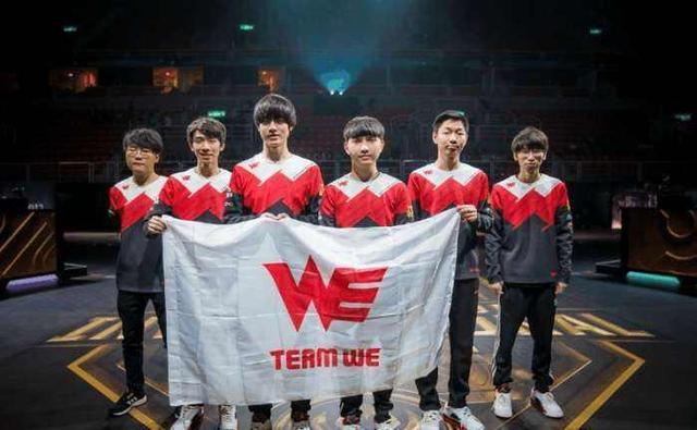 的中场球员 的中场球员